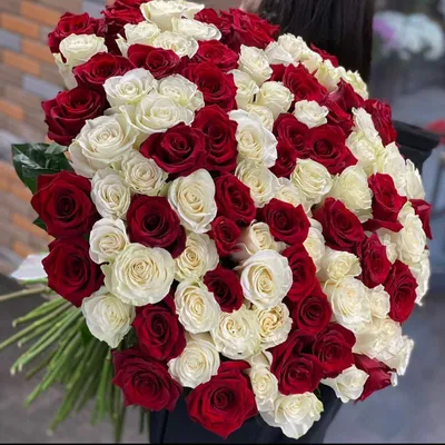 Уникальная картина красных роз: идеальное украшение для вашего интерьера