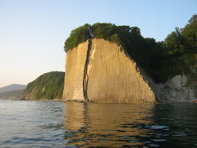 Искрящиеся волны Туапсе моря: прекрасное зрелище на фото