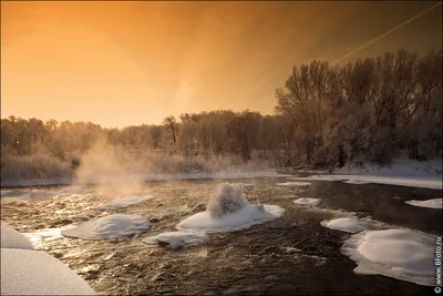 Мгла, вода и спокойствие: туман над рекой