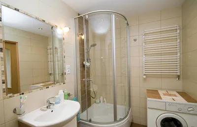 Фото угловых душевых кабин с ванной: скачать Full HD