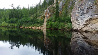 Бесплатное скачивание фото угрюмой реки