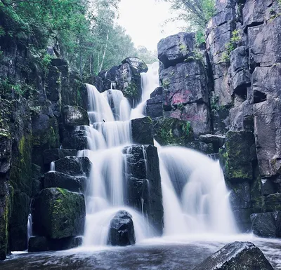 Уковский водопад: водная симфония на фото