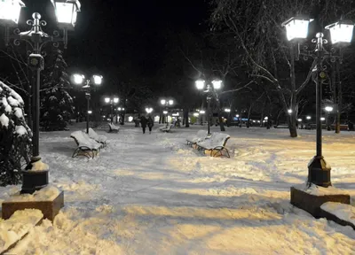 Фотографии улиц зимней ночью: Очарование заснеженных дорог