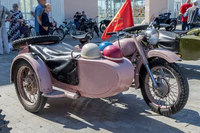 Урал М-62: изображение мотоцикла с возможностью выбора размера
