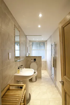 Фото узкой длинной ванной комнаты с возможностью скачать бесплатно