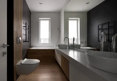 Изображение узкой длинной ванной комнаты с разными вариантами освещения