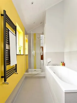 Фотография узкой длинной ванной комнаты в 4K качестве