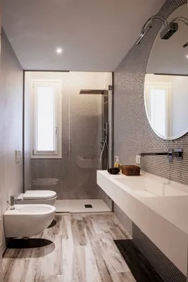 Новое изображение узкой длинной ванной комнаты в хорошем качестве