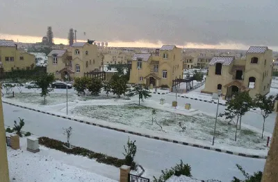 Фото с удивительным снегопадом в Египте