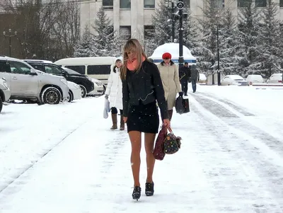 Снегопад и мини юбка: Ледяные кадры