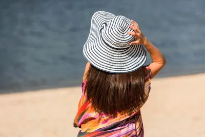 Фото пляжа в шляпе: скачать бесплатно изображения пляжей в хорошем качестве