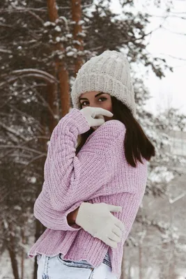 В свитере зимой фотографии