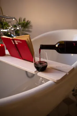 Фото ванной с бокалом вина - скачать бесплатно