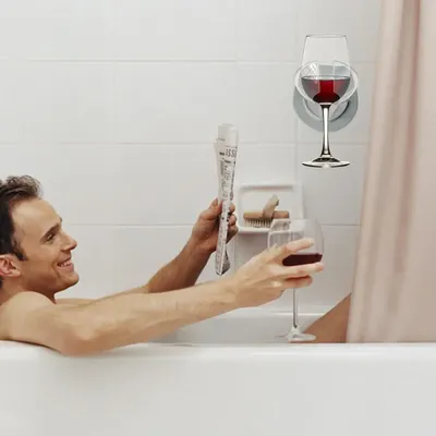 Фото ванной комнаты с бокалом вина - доступно в разных форматах