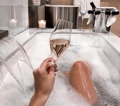 Ванная комната: фото с вином, чтобы создать атмосферу релаксации