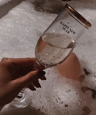 Фото ванной комнаты с бокалом вина в формате JPG