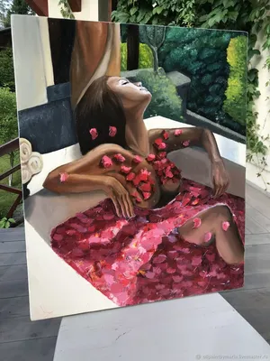 Фотка ванной комнаты с лепестками роз: скачайте изображение в удобном формате