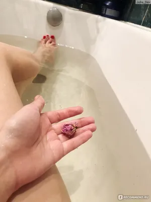 Фотка ванны комнаты с лепестками роз: скачайте изображение в удобном формате