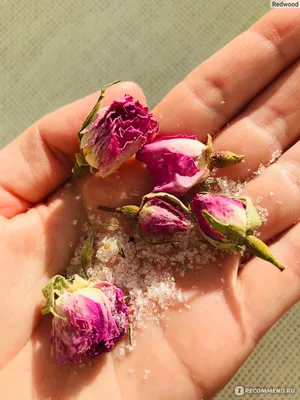 Магическая атмосфера в ванной с ароматными розовыми лепестками: выберите формат и размер фотографии