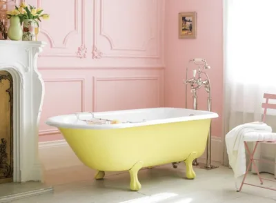 Интересные фотографии ванной комнаты с одеждой