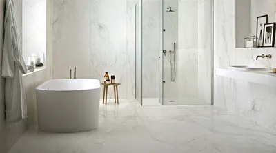 Фото ванны из керамогранита, придающей ванной комнате утонченность и изысканность