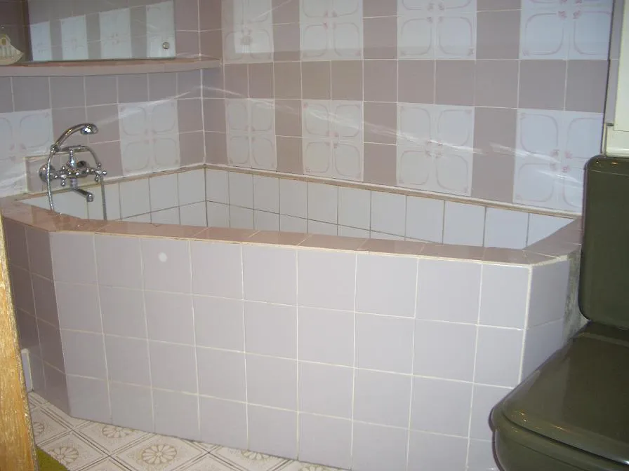 ванна из кирпича | Крошечные ванные, Плитка для ванны, Интерьер ванной комнаты
