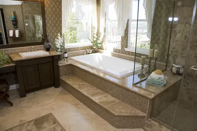 Ванна на подиуме: создайте уютную атмосферу в ванной комнате - фото