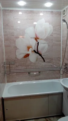 Эстетика и практичность: ванна с пластиковыми панелями на фото