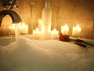 Ванна с пеной и свечами: фото для релаксации и наслаждения