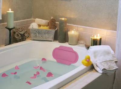Создайте романтическую обстановку с ванной с пеной и свечами