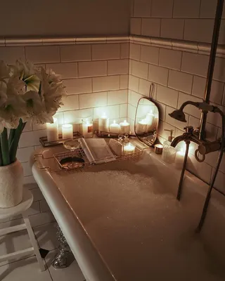 Создайте атмосферу релаксации с ванной с пеной и свечами