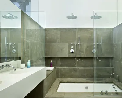Изображение ванной комнаты со стеклянной шторкой для скачивания