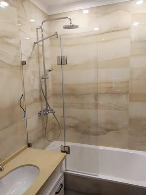 Фото ванной комнаты со стеклянной шторкой в 4K разрешении для скачивания