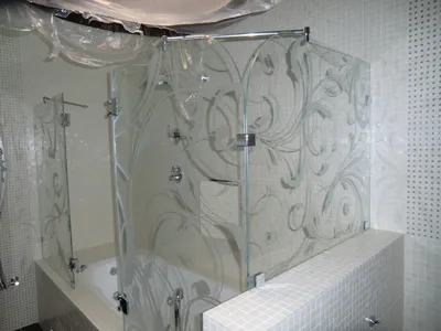 Фото ванной комнаты со стеклянной шторкой