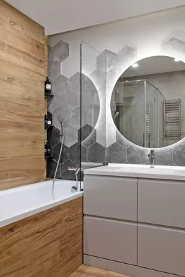 Современная ванна с элегантной стеклянной шторкой