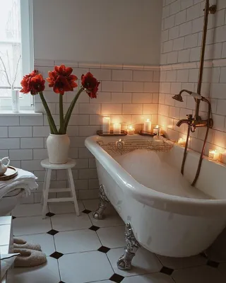 Ванная комната: расслабляющая обстановка с ароматическими свечами