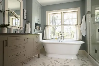 Эстетика и удобство: ванная комната с ванной у окна. Фото!