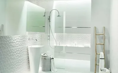 Скачать фото ванной комнаты с белой ванной в формате WebP
