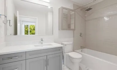 Белоснежная ванна: идеальное сочетание красоты и функциональности на фото