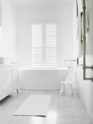 Фото ванной комнаты в белом цвете