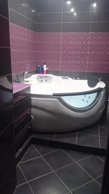 Картинка ванной комнаты в фиолетовых тонах