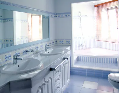 Фото ванны в голубых тонах, которая придаст вашей ванной комнате особый шарм