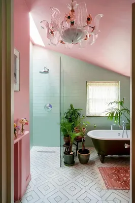 Ванна в розовом цвете: изображение в высоком разрешении для скачивания