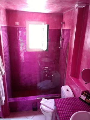 Арт ванной комнаты в розовом цвете
