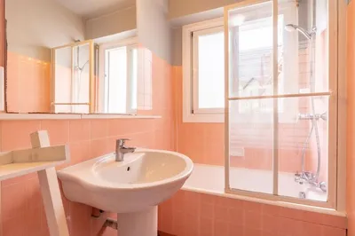 Full HD фото ванной комнаты в розовом цвете
