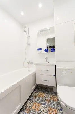 Фото ванной комнаты с белой плиткой в 4K