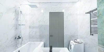 Фото ванной комнаты с белой плиткой в разных стилях
