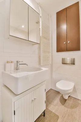 Современная ванная комната без раковины