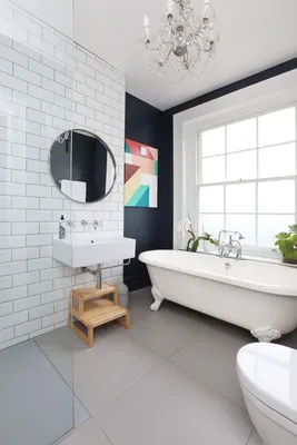 Новое изображение ванной комнаты в черно-белом стиле