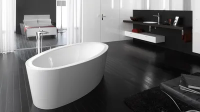 Фотографии ванной комнаты: черно-белый дизайн с изысканными акцентами